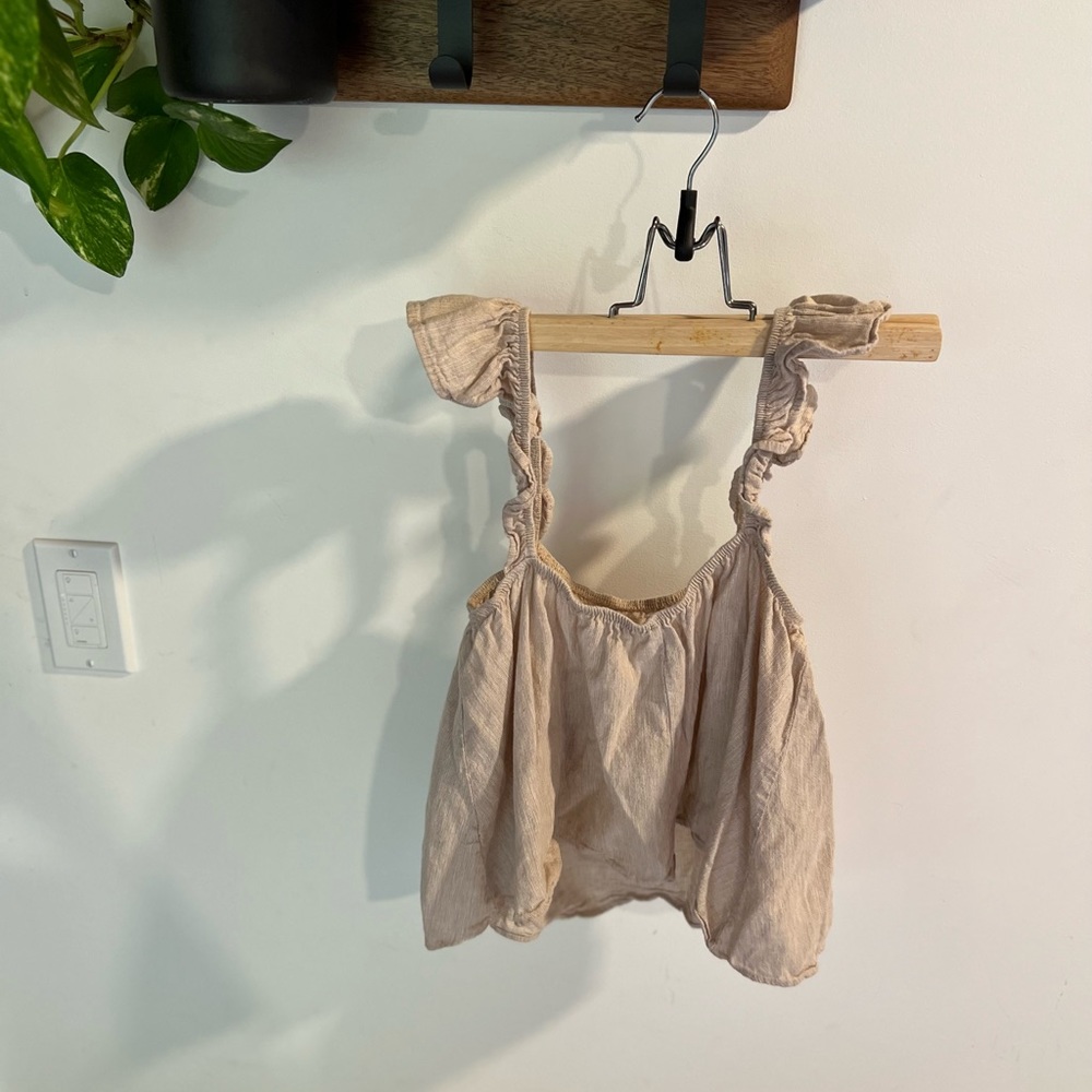 Fun cropped neutral top!